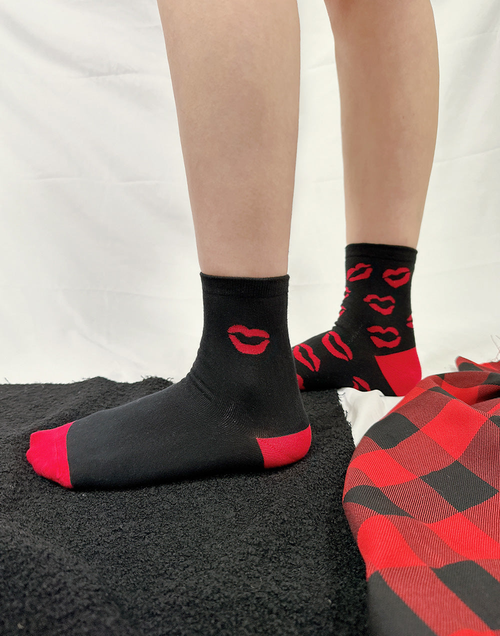 Women's Crew Kiss Mismatched AB Black Socks
