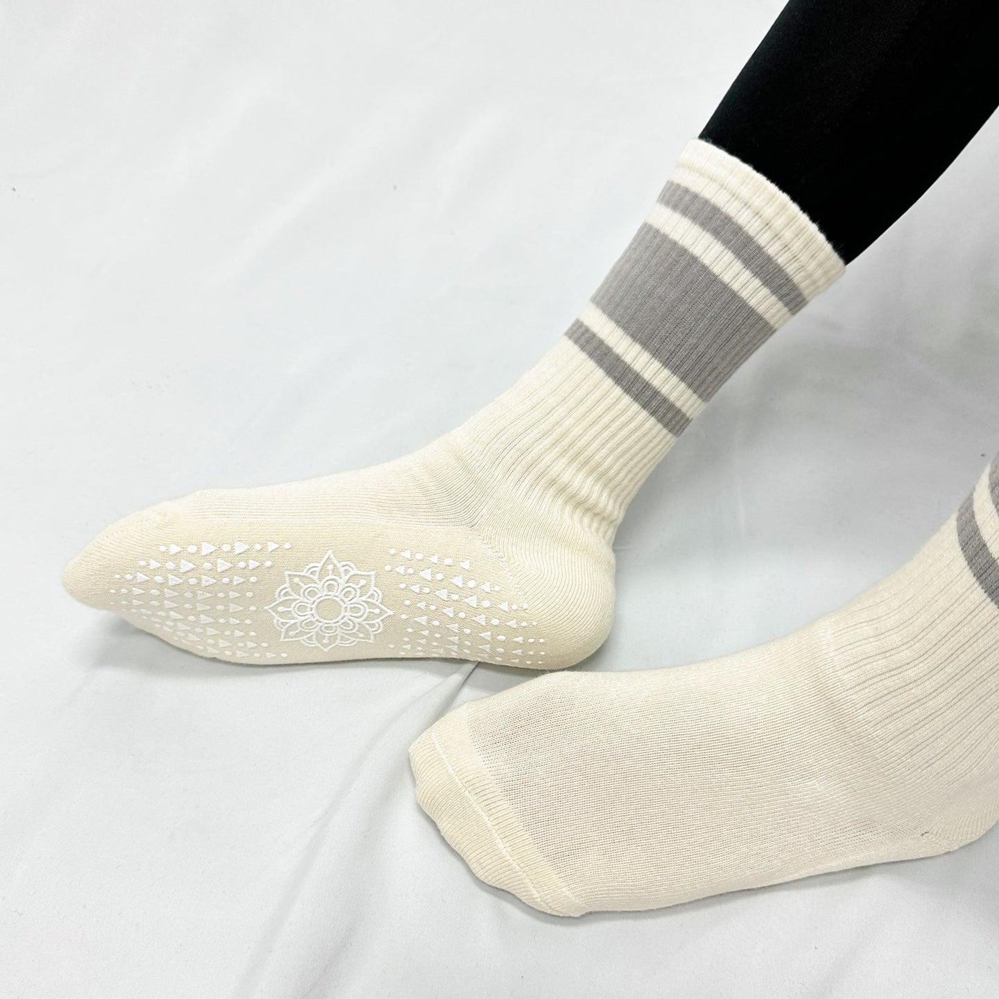 Women's Crew Yoga Pilates Socks Style - 4 PK