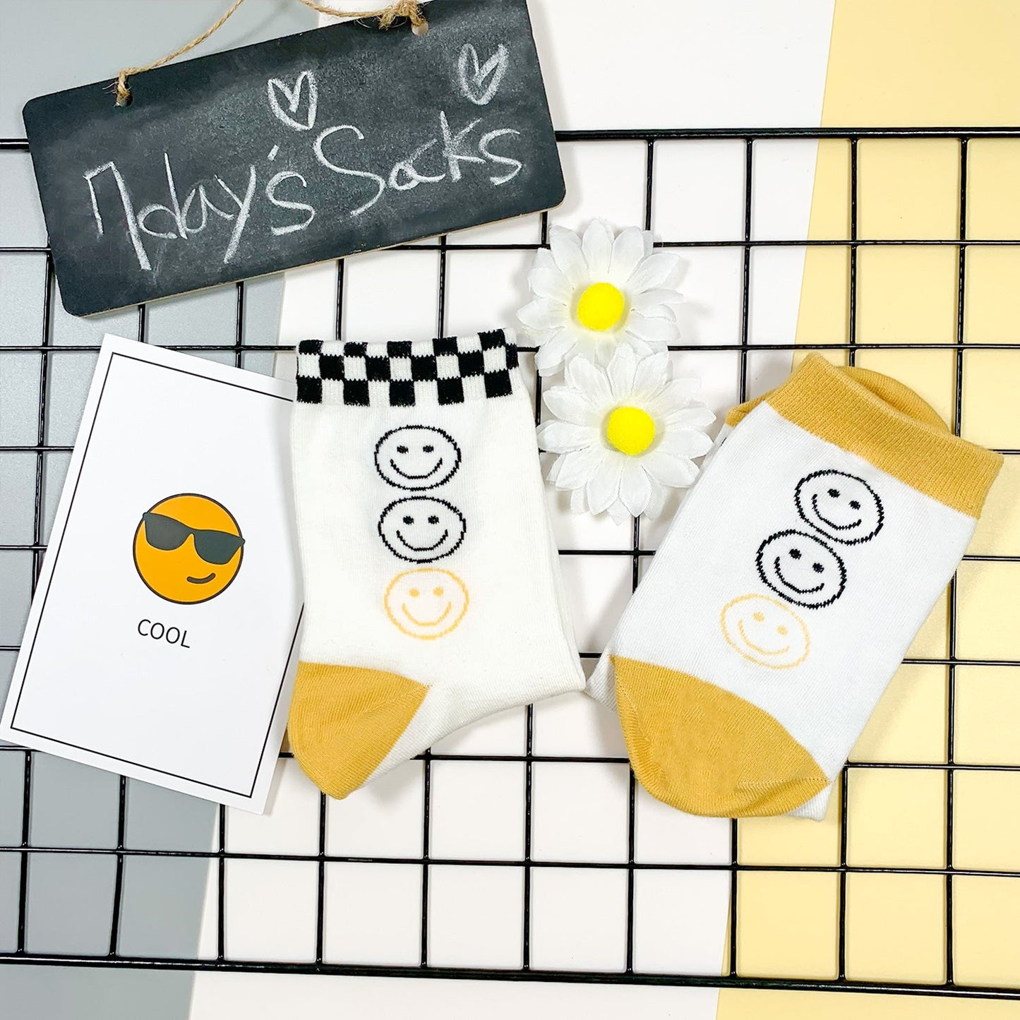 Women's Crew Smile Mismatched AB Socks