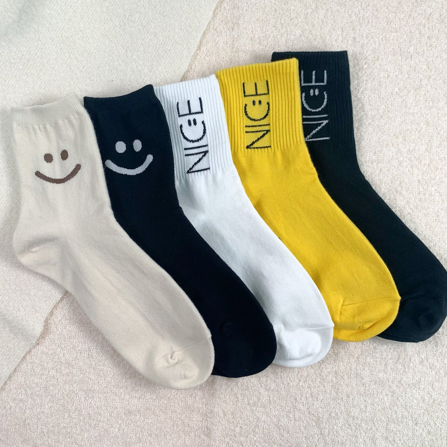 Women's Crew Nice Smile Socks - 5/PK