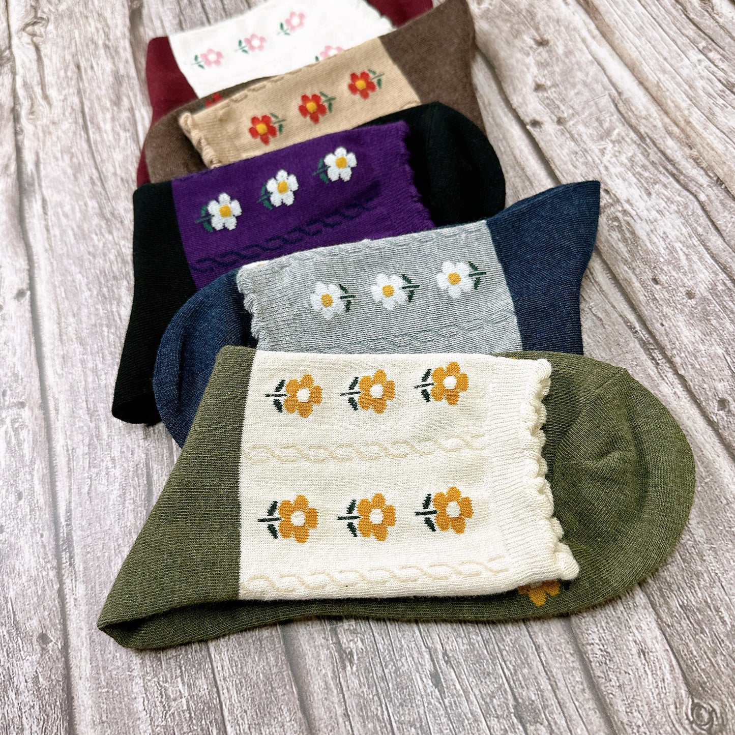 Women's Picot Flower Pattern Crew Socks - 5 PK