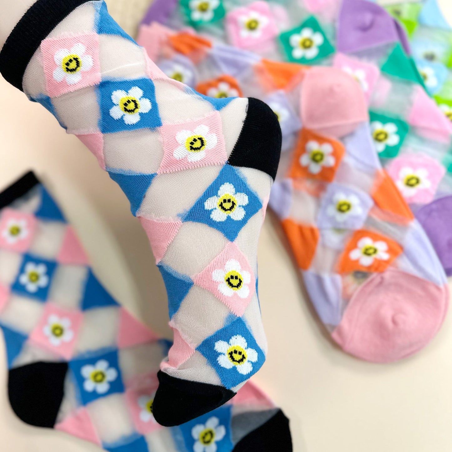 Women's Crew See-Through Smile Flower Argyle Socks - 4 PK