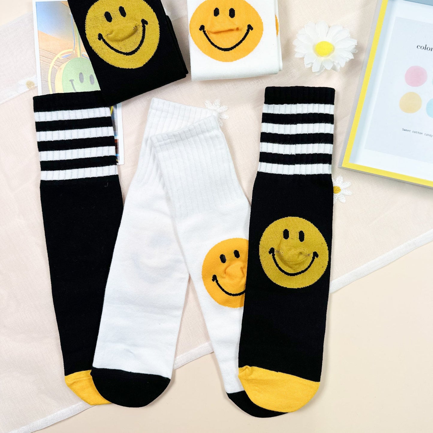 Women's Crew Hidden Smile Socks - 4 PK