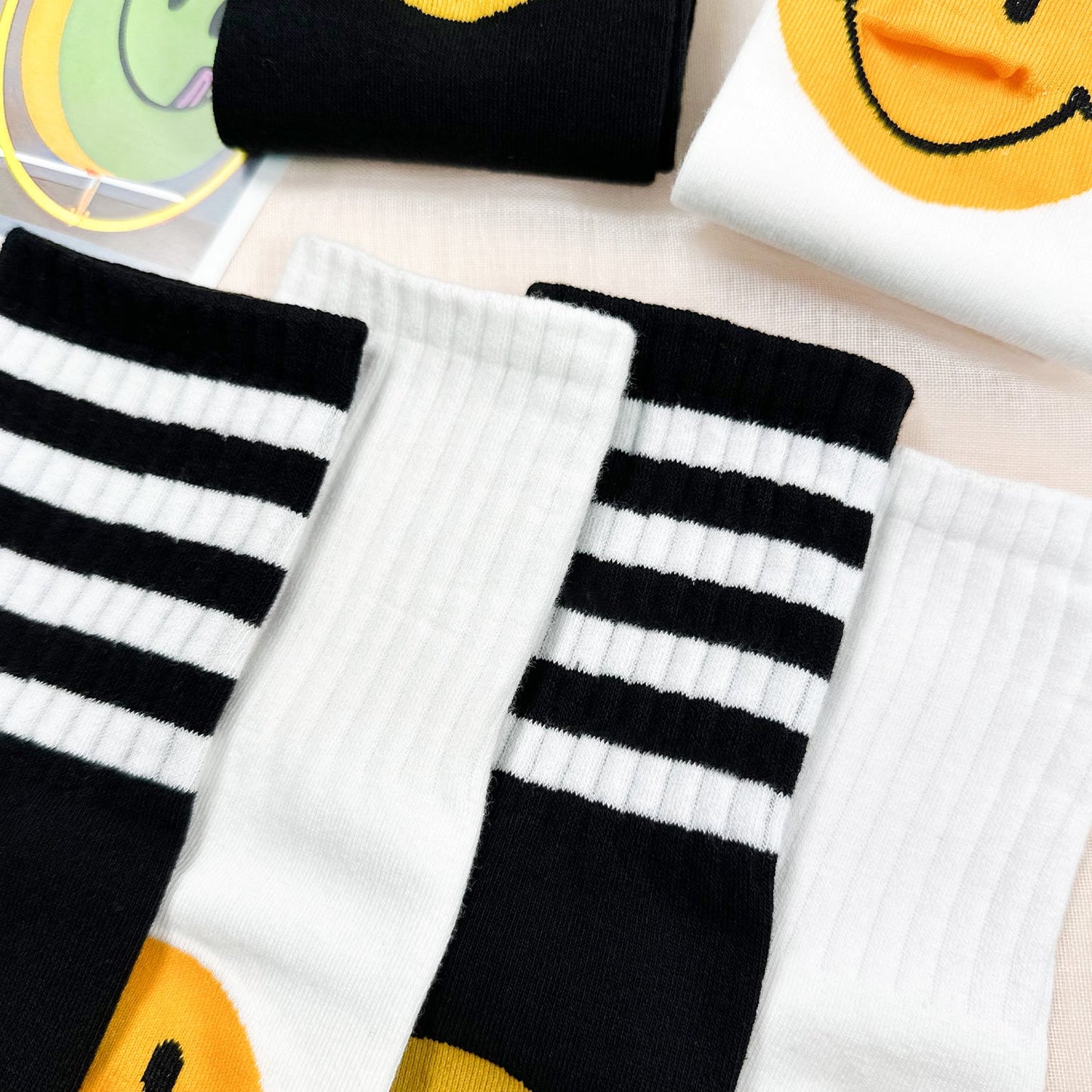 Women's Crew Hidden Smile Socks - 4 PK